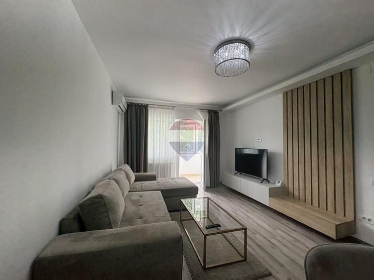 Apartament cu 2 camere decomandat, mobilat în Central