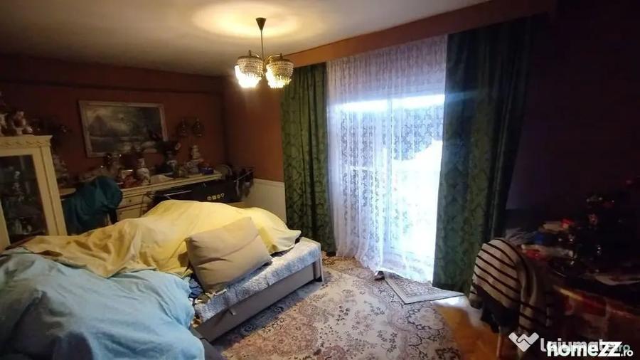 Apartament cu 4 camere decomandat în Dacia