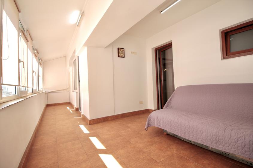 Apartament cu 2 camere semidecomandat, mobilat în Ultracentral