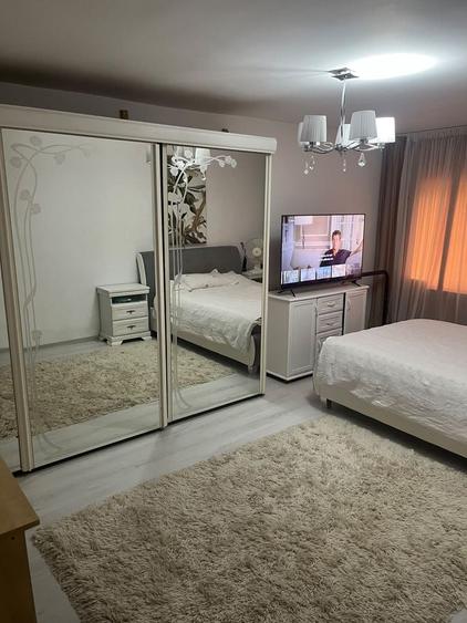 Apartament cu 3 camere decomandat în Gruia