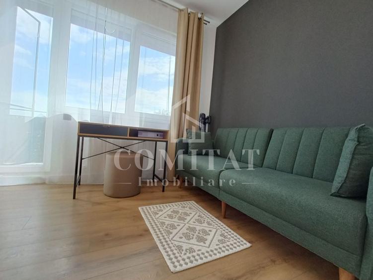 Apartament cu 3 camere semidecomandat, mobilat în Florești