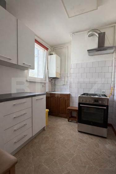 Apartament cu 3 camere decomandat, mobilat în Tudor