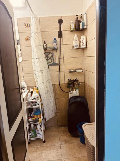 Casă cu 7 camere cu Teren 623 Mp în Ploscoș