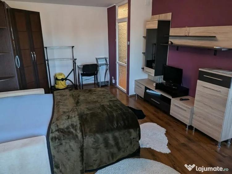Garsonieră decomandată în Muncii