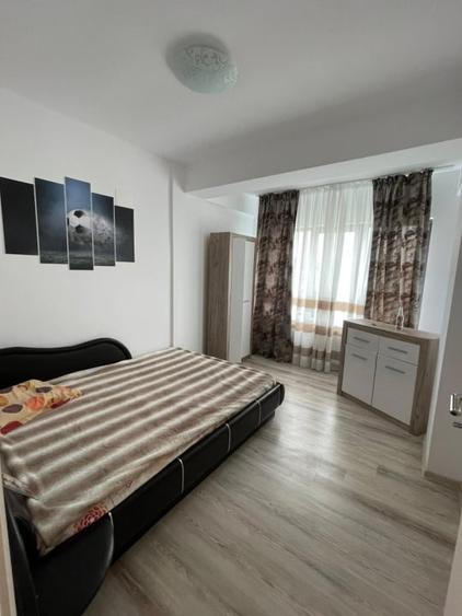 Apartament cu 3 camere decomandat, mobilat în Exterior Est