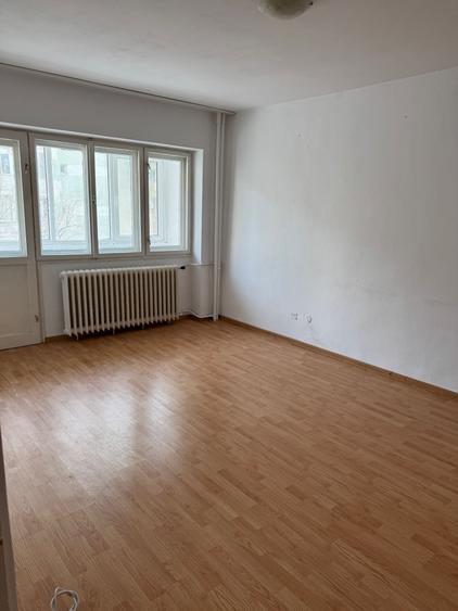 Apartament cu 3 camere decomandat în Colentina