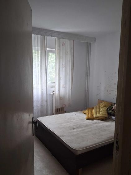 Apartament cu 3 camere semidecomandat în Dacia