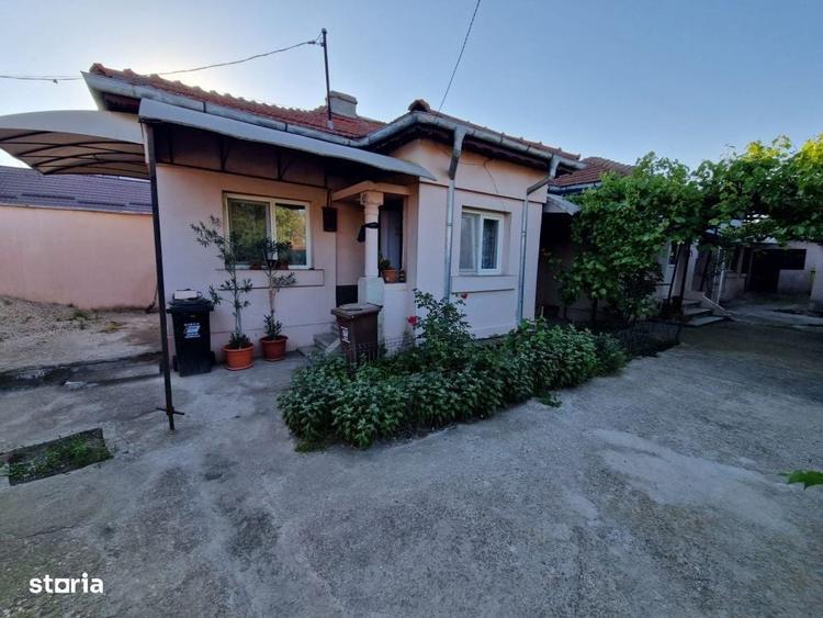 Casă cu 3 camere în Bucovăț