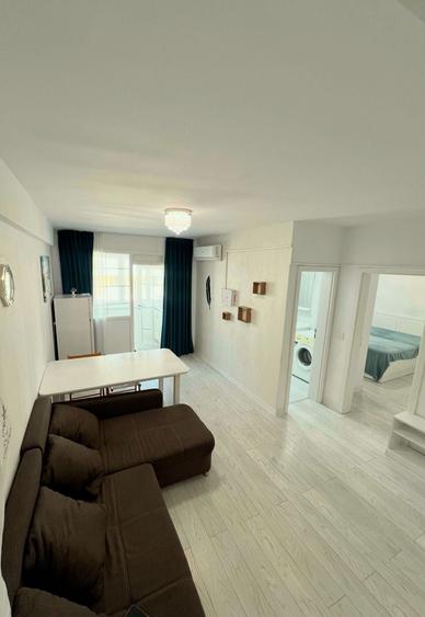 Apartament cu 3 camere decomandat în Valea Adâncă