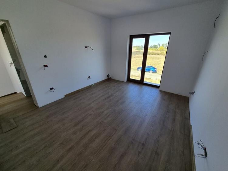 Duplex cu 4 camere cu Canalizare în Urseni