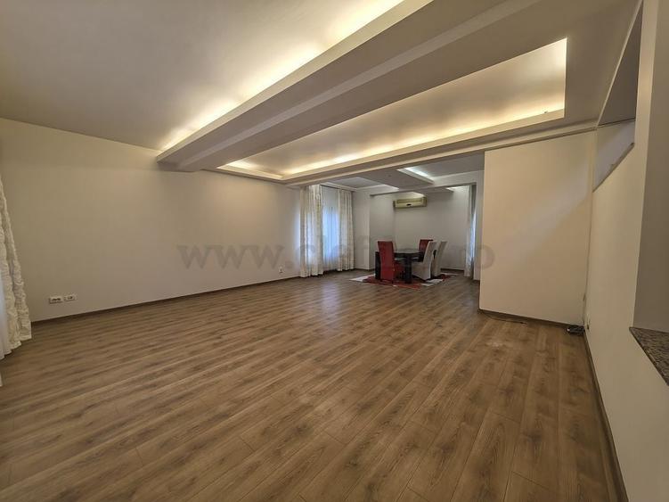 Casă individuală cu 4 camere cu Canalizare în Pipera