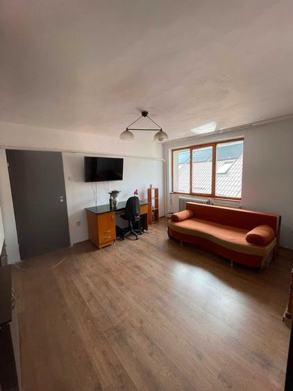 Apartament cu 3 camere semidecomandat în Ultracentral