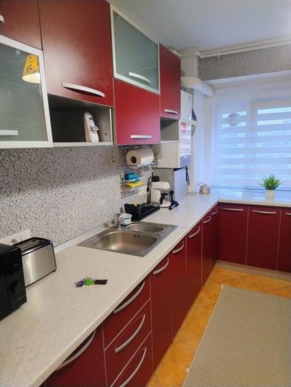 Apartament cu 3 camere decomandat în Tei