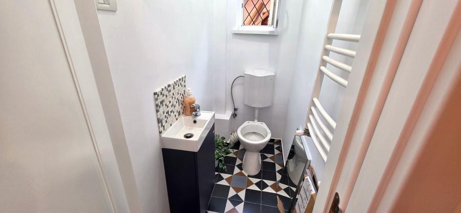Apartament cu 4 camere semidecomandat în Banu Manta