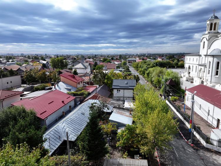 Casă cu 3 camere cu Canalizare în Central