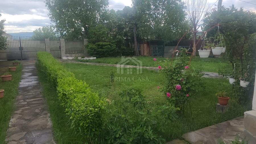 Casă individuală cu 5 camere cu Canalizare în Spătaru
