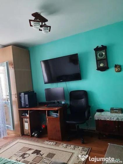 Apartament cu 4 camere decomandat în Micro 17