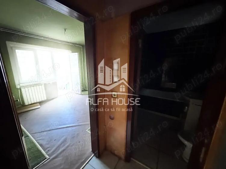 Apartament cu 4 camere semidecomandat în Central