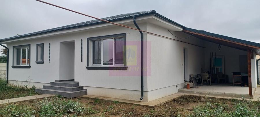 Casă individuală cu 4 camere cu Teren 452 Mp în Săbăreni