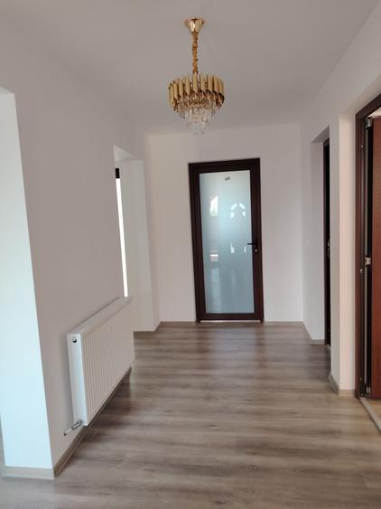 Casă cu 4 camere în Odaia Manolache