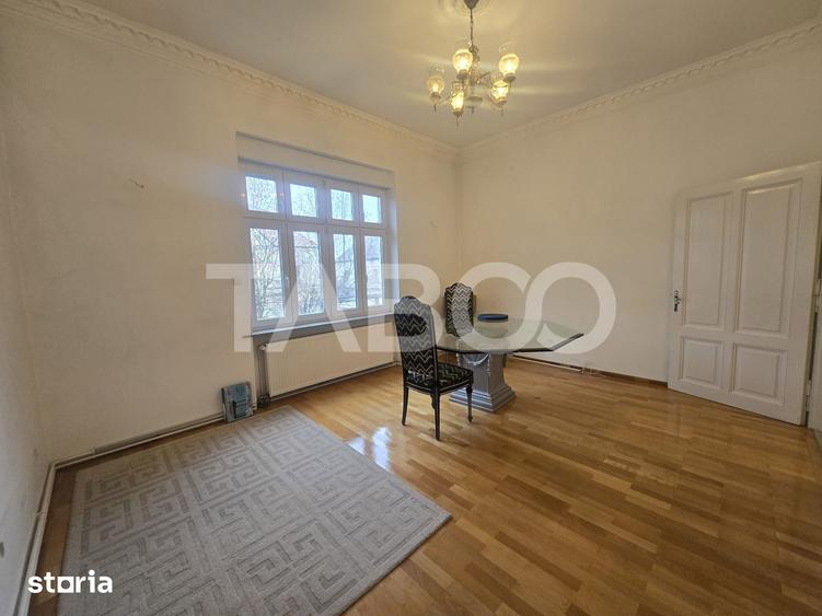 Apartament cu 3 camere semidecomandat în Central