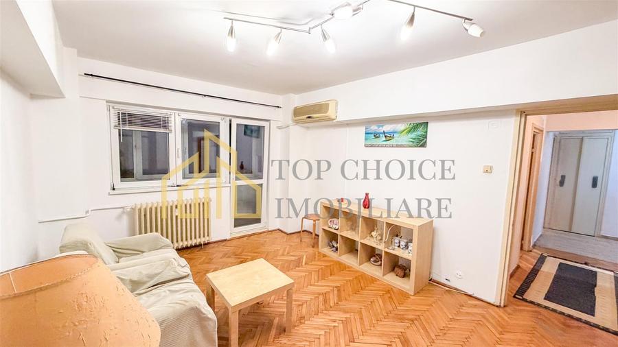 Apartament cu 3 camere semidecomandat, mobilat în 1 Mai