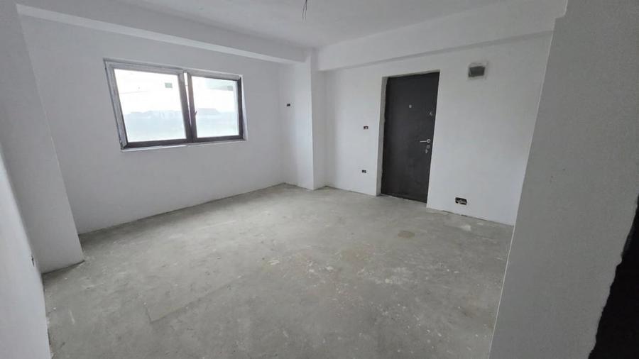 Apartament cu 3 camere decomandat în Cetate