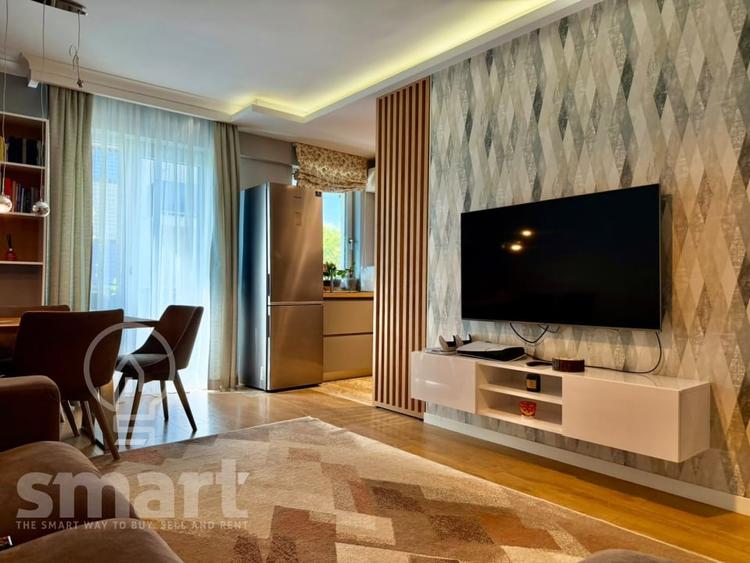 Apartament cu 3 camere semidecomandat, mobilat în Borhanci