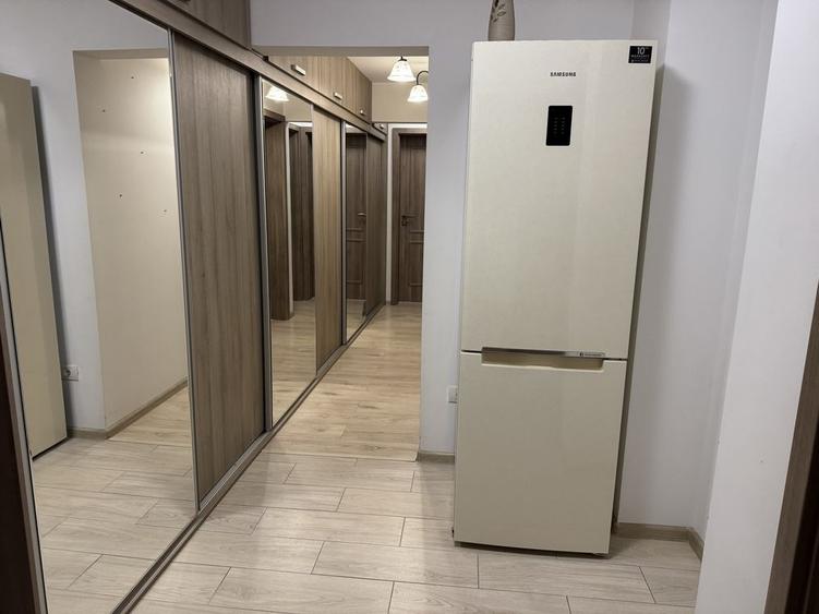 Apartament cu 3 camere decomandat în I. C. Frimu