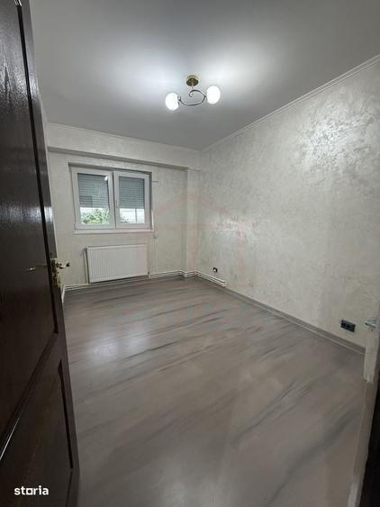 Apartament cu 3 camere decomandat în Port