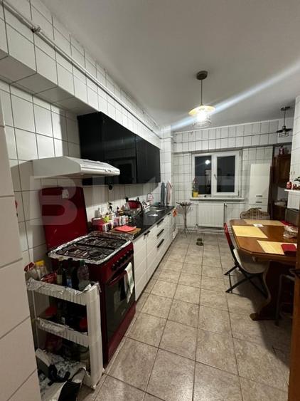 Apartament cu 4 camere decomandat, mobilat în Calea București