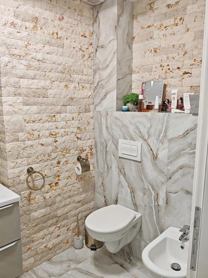 Apartament cu 3 camere decomandat în Cug