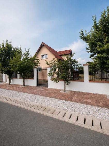 Casă cu 4 camere cu Teren 630 Mp în Dumbrăvița