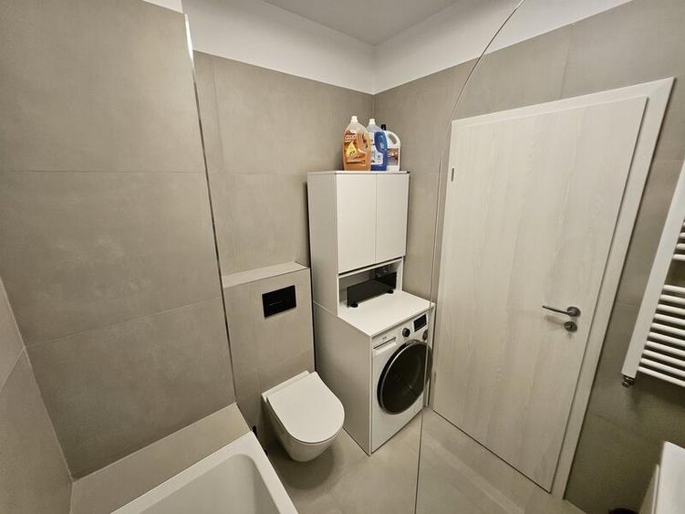 Apartament cu 3 camere semidecomandat, mobilat în Apărătorii Patriei