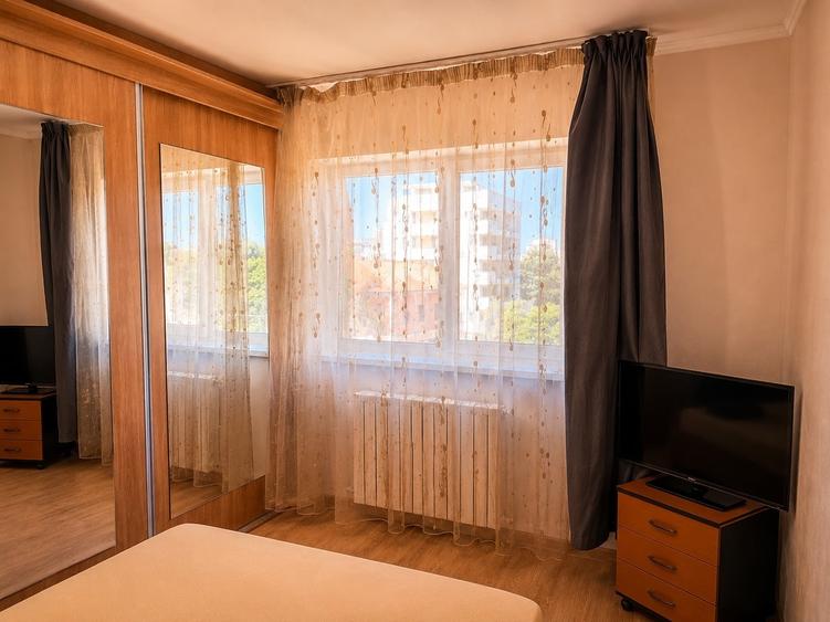 Apartament cu 3 camere decomandat, mobilat în Central