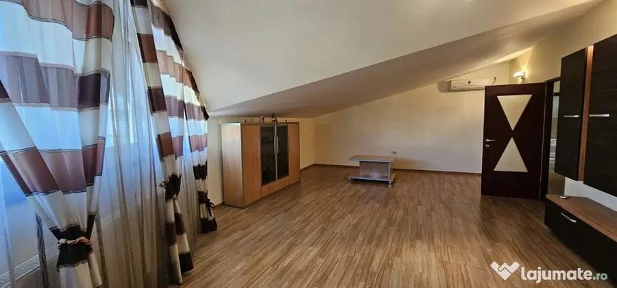 Apartament cu 5 camere decomandat în Micro 20