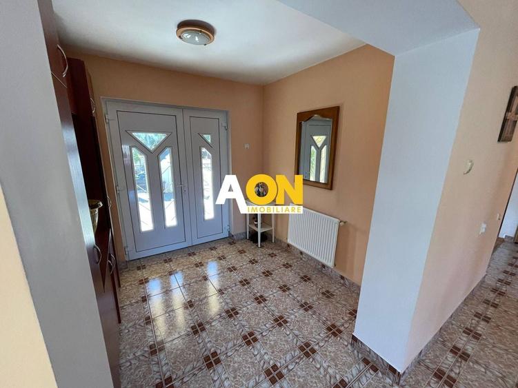 Casă individuală cu 6 camere cu Canalizare în Cetate