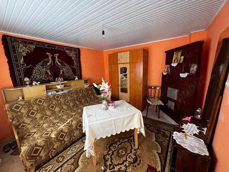 Casă cu 2 camere cu Teren 1300 Mp în Hermeziu