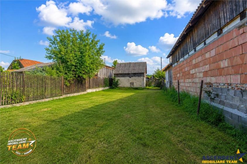 Casă cu 4 camere cu Teren 412 Mp în Brețcu