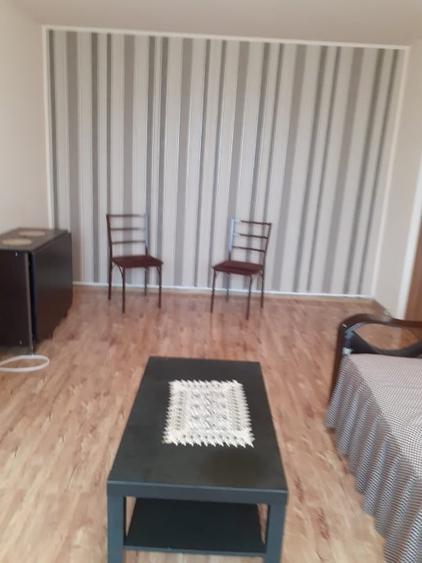 Apartament cu 4 camere decomandat în Berceni