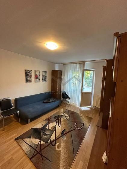 Apartament cu 2 camere semidecomandat în Filiași