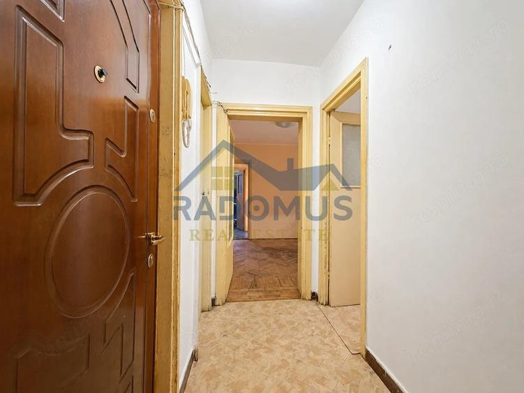 Apartament cu 3 camere semidecomandat în Nord