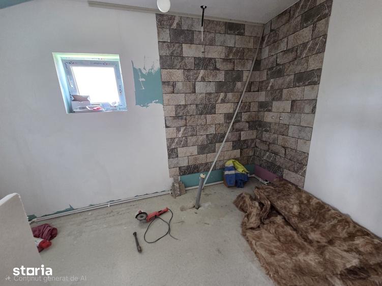 Casă cu 4 camere cu Teren 538 Mp în Priseaca