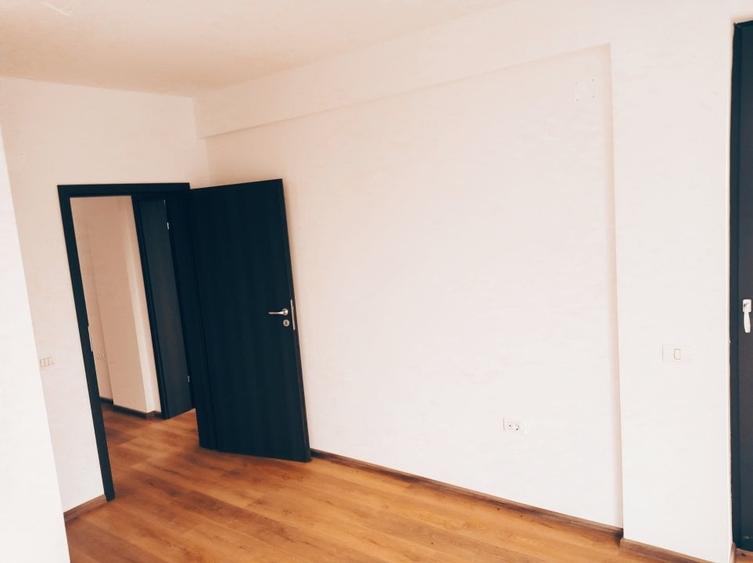 Duplex cu 4 camere cu Canalizare în Central