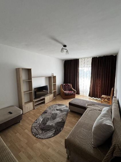 Apartament cu 3 camere decomandat, mobilat în Central