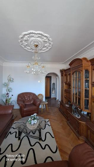 Apartament cu 3 camere decomandat în Central