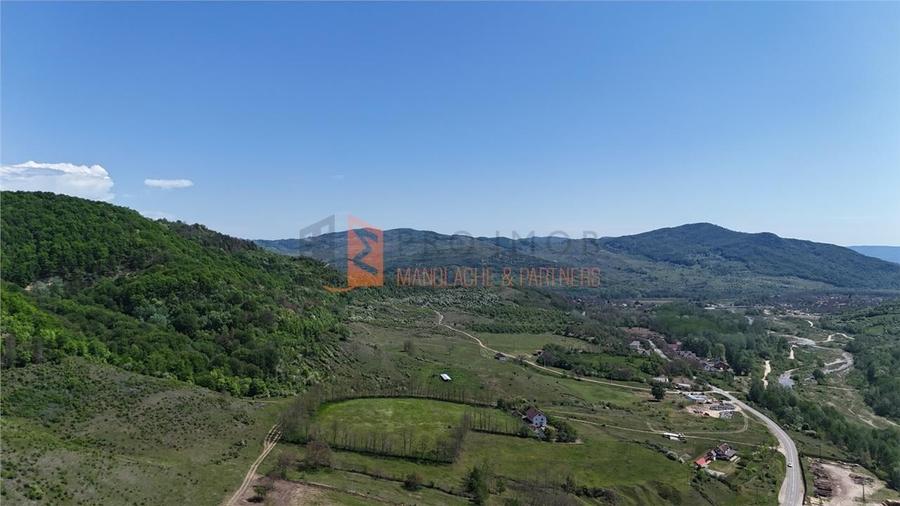 Teren agricol intravilan de 10153 mp, în Cislău