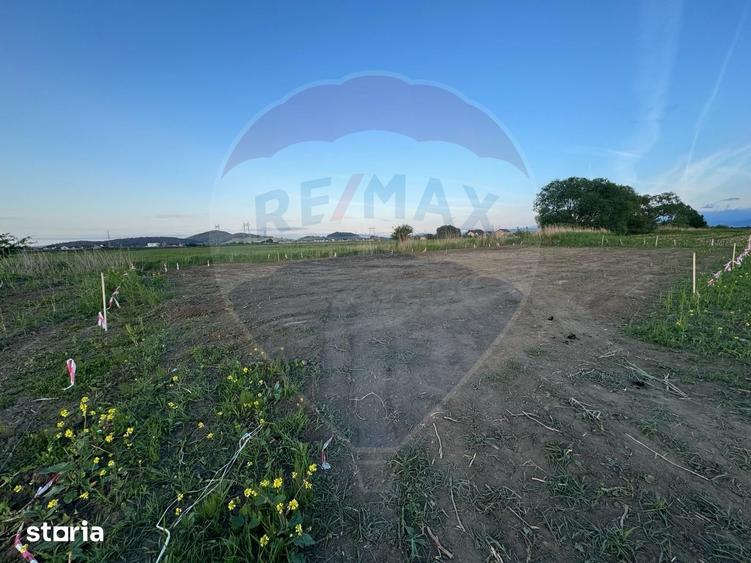 Teren de 668 mp, în Tractorul
