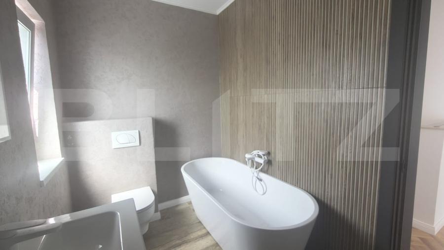 Duplex cu 4 camere cu Canalizare în Bucium