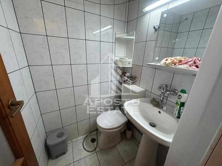 Garsonieră nedecomandată, mobilată în Complex Studențesc